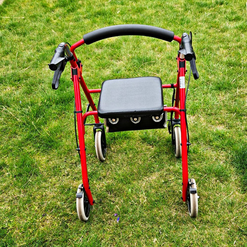 Red black wheel rollator - red/black,